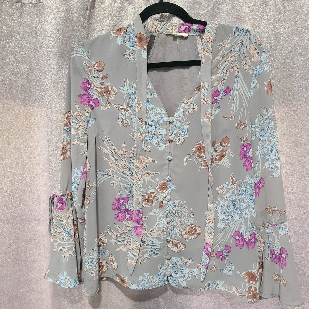 Entro Grey Floral Tie Neck Bell Sleeve Button Front Blouse Top Small